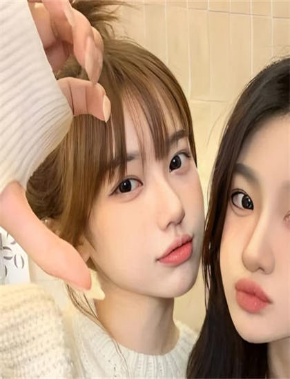 情色片文化解读：《欢乐喜剧人老友季》的叙事结构与视觉语言 ——深入探索情色片的艺术世界